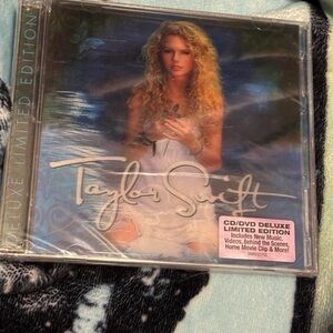 Taylor Swift Deluxe Limited Edition CD/DVD Debut Lenticular!
